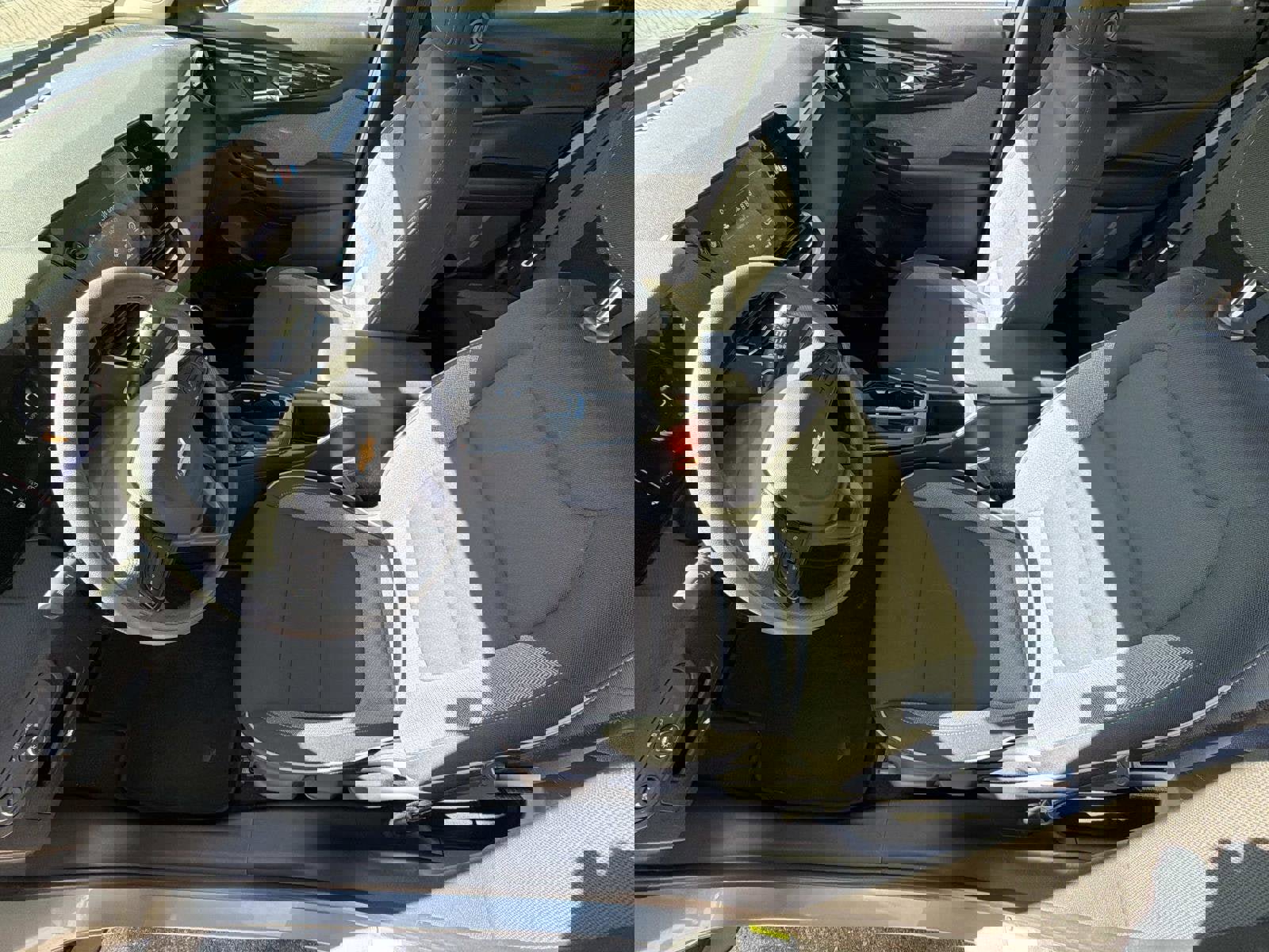 Used 2025 Chevrolet TrailBlazer LT image 3