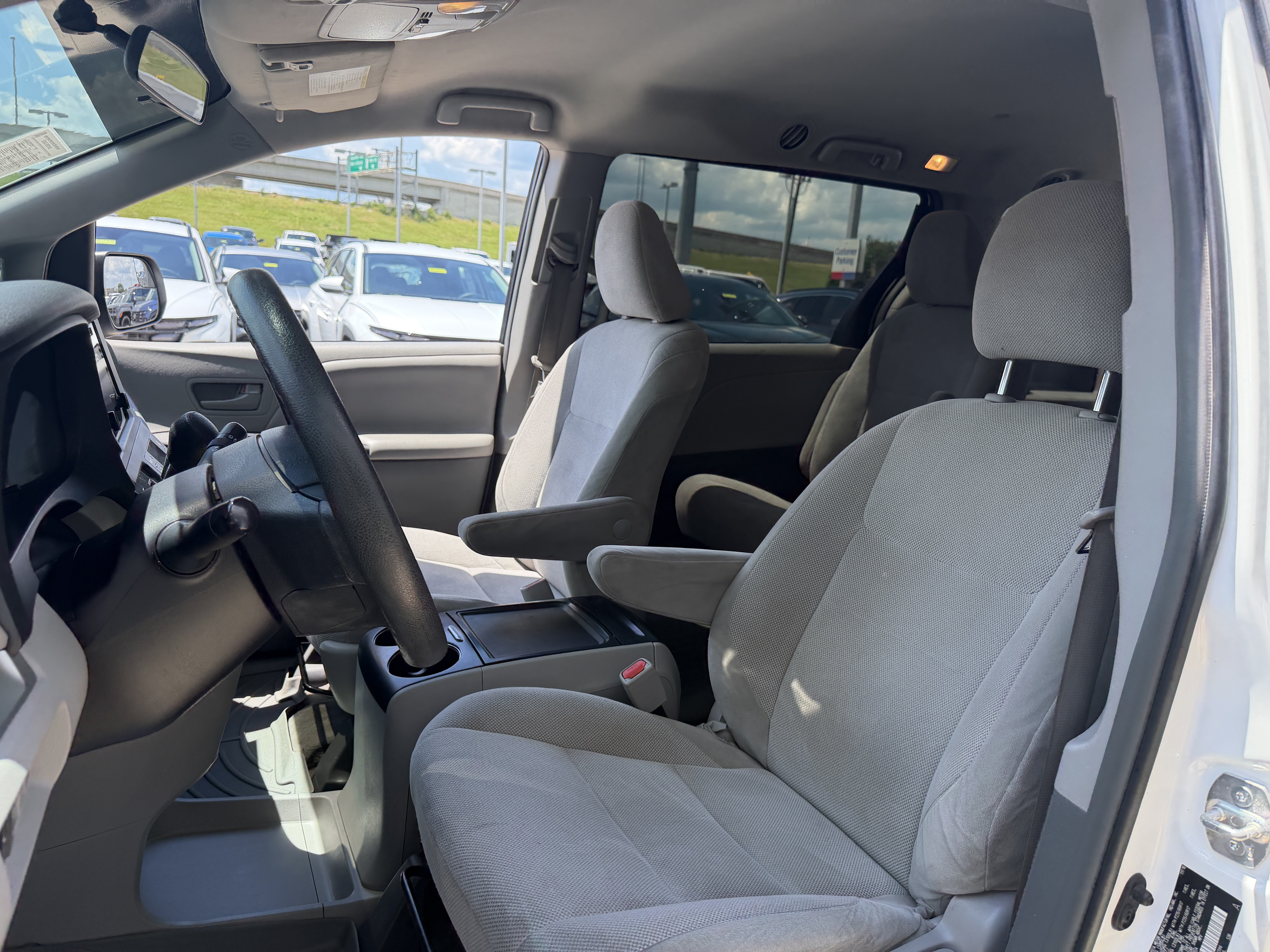 Used 2017 Toyota Sienna L FWD image 30