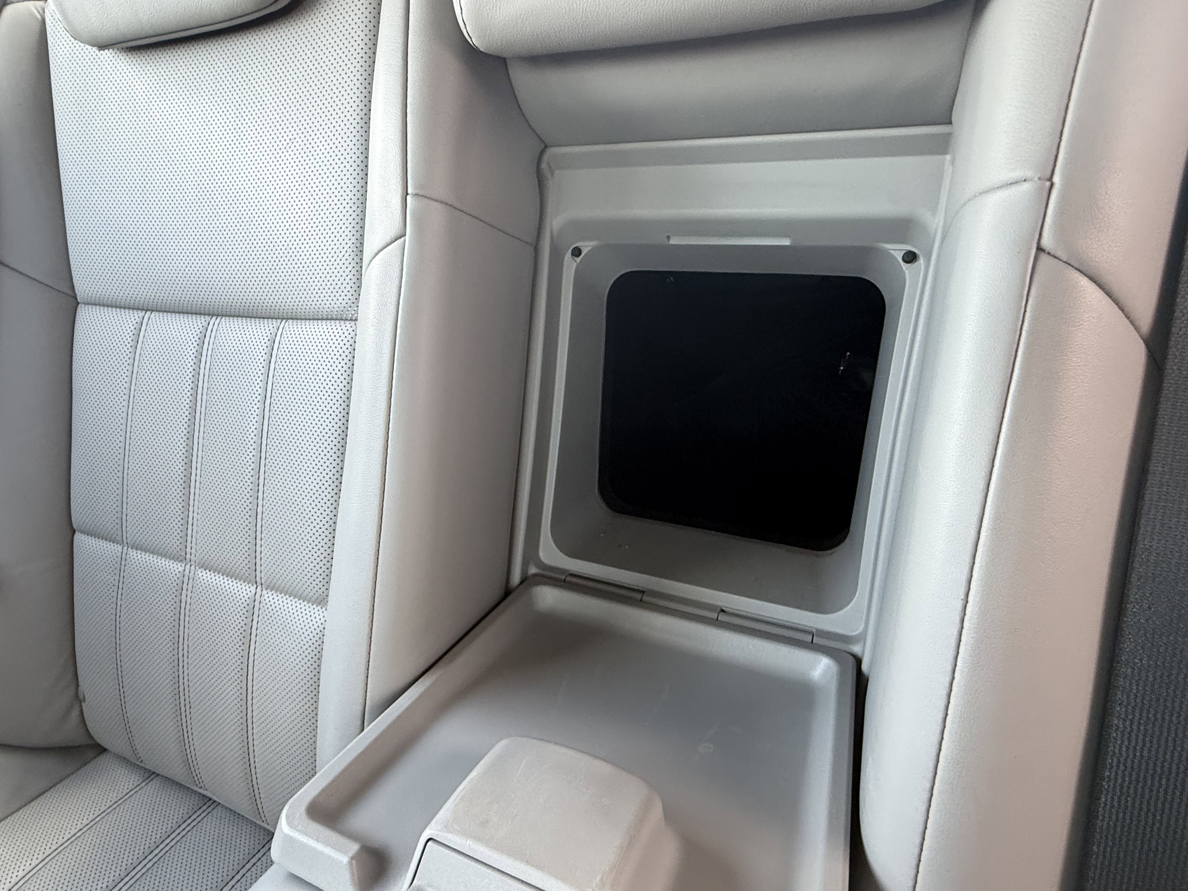 Used 2016 Lexus ES 350 w/ Luxury Package w/Wood Trim image 21