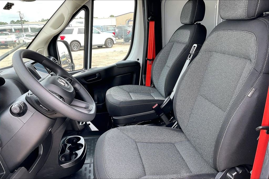 New 2024 RAM ProMaster 2500 w/ Convenience Group FWD image 7