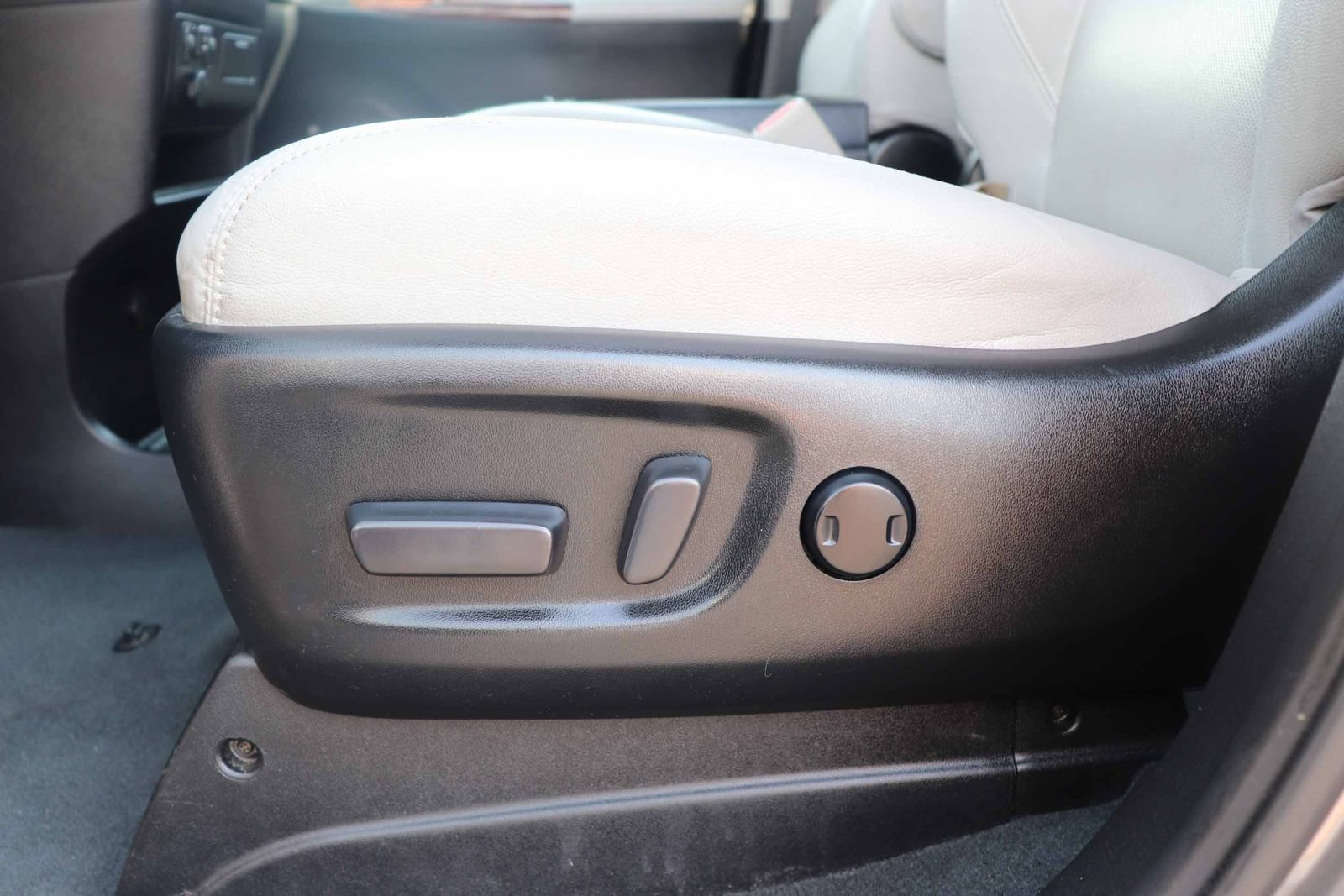 Certified 2020 Toyota Sienna Limited FWD image 27