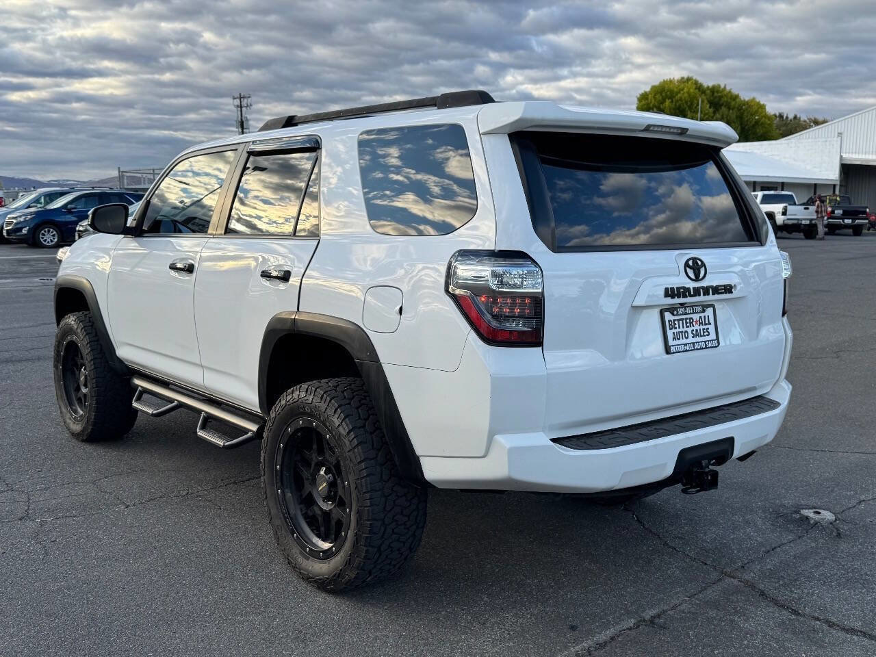 Used 2014 Toyota 4Runner SR5 image 3