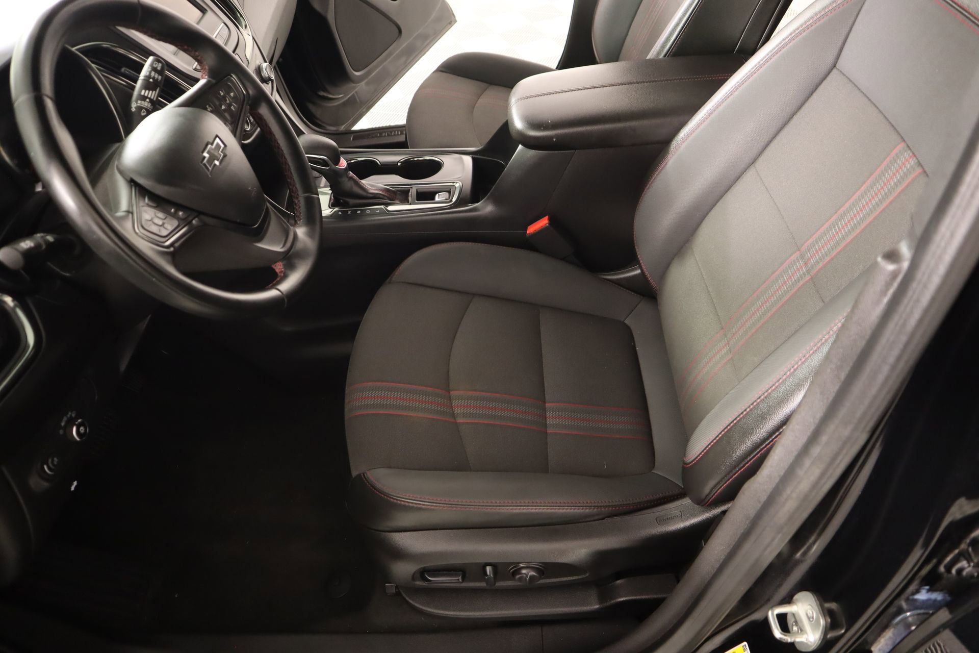 Used 2024 Chevrolet Equinox RS w/ LPO, Floor Liner Package FWD image 11
