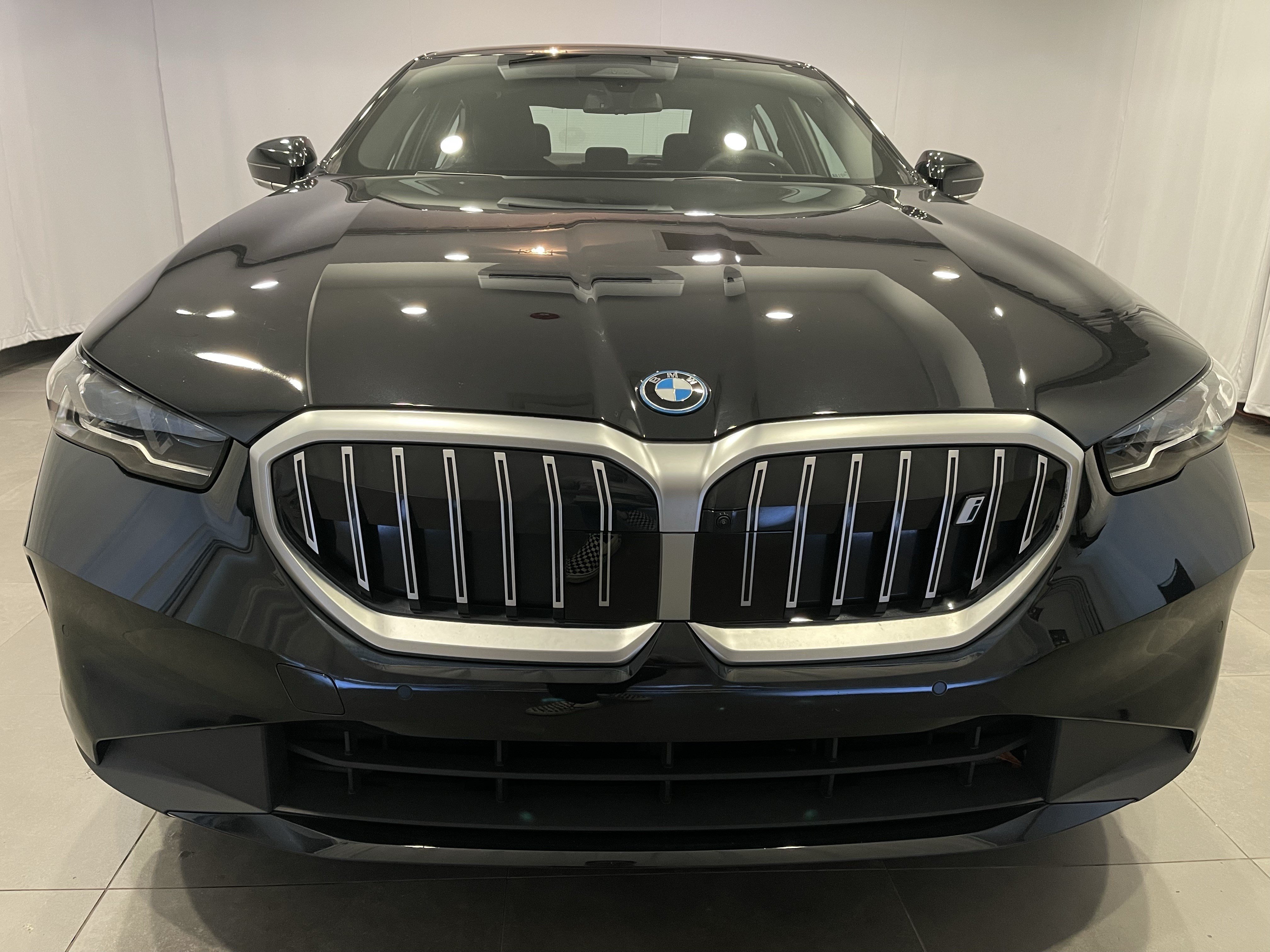 Used 2024 BMW i5 eDrive40i w/ Premium Package RWD video 2