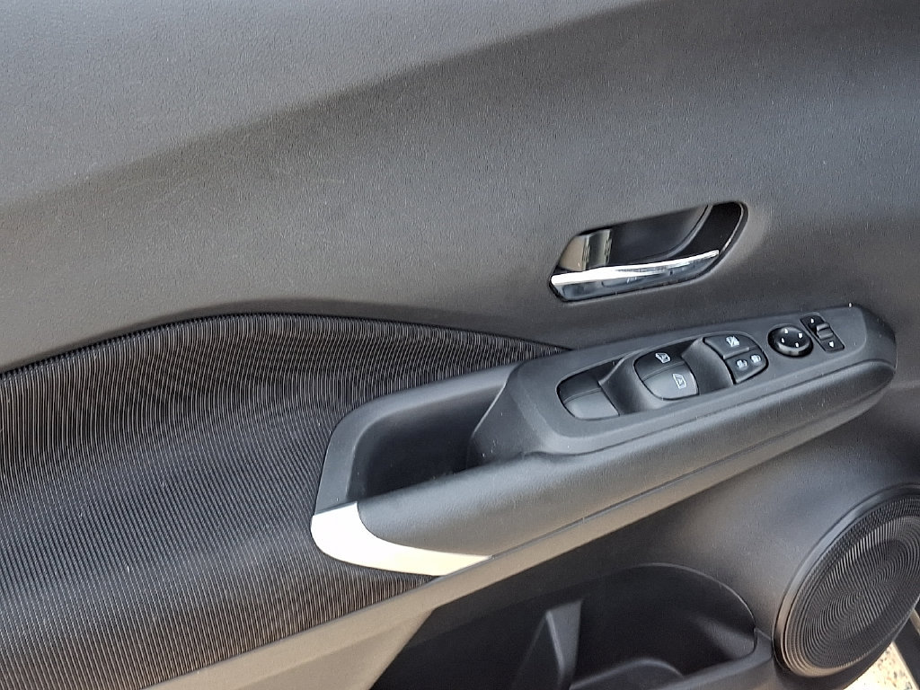 Used 2023 Nissan Kicks SV w/ Interior Electronics Package FWD image 12