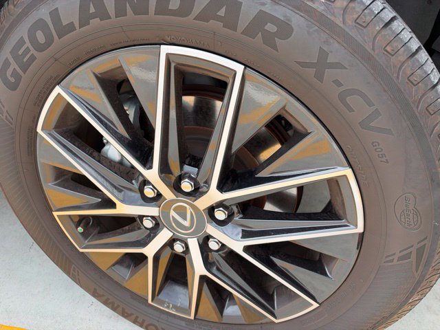 Used 2025 Lexus GX 550 w/ Accessory Package (2T) AWD/4WD image 34