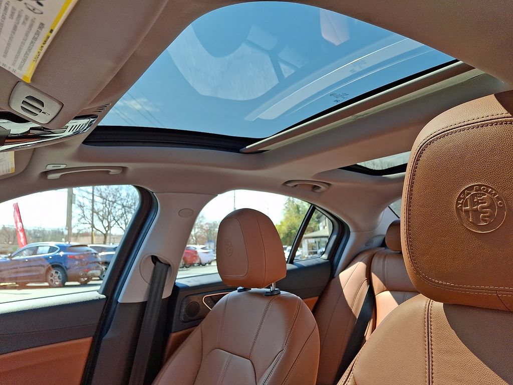 Used 2019 Alfa Romeo Giulia AWD image 14