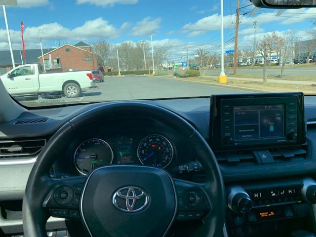 Used 2020 Toyota RAV4 XLE w/ XLE Grade Weather Package AWD/4WD image 17