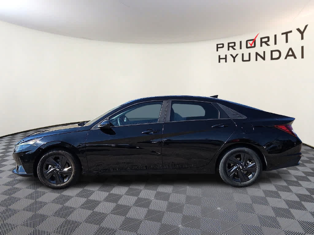 Used 2023 Hyundai Elantra SEL w/ Cargo Package FWD image 7