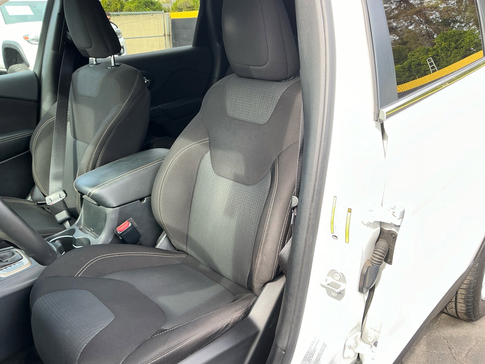 Used 2016 Jeep Cherokee Latitude w/ Safety/Convenience Group FWD image 15