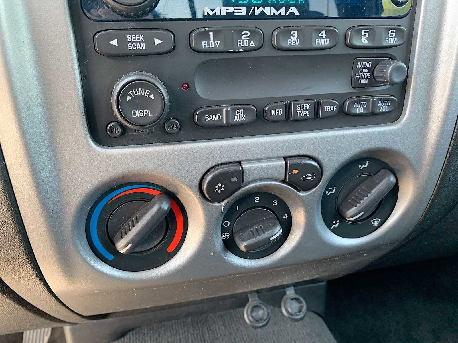 Used 2012 Chevrolet Colorado LT AWD/4WD image 15
