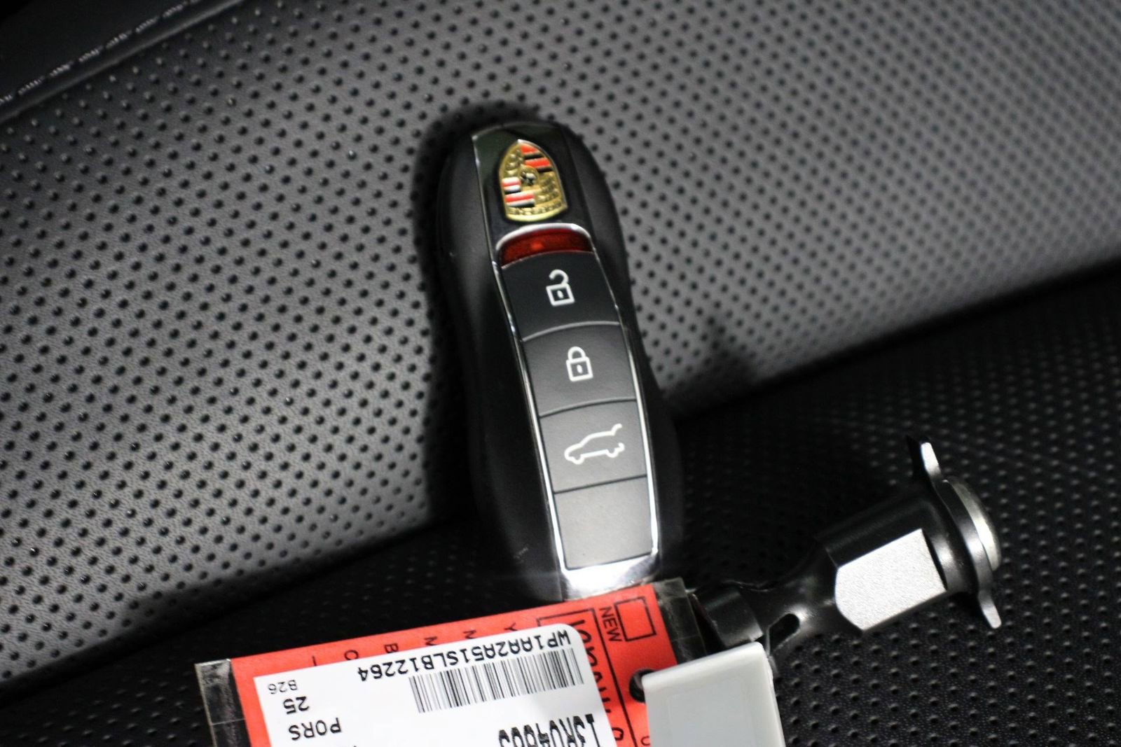 Certified 2025 Porsche Macan image 34