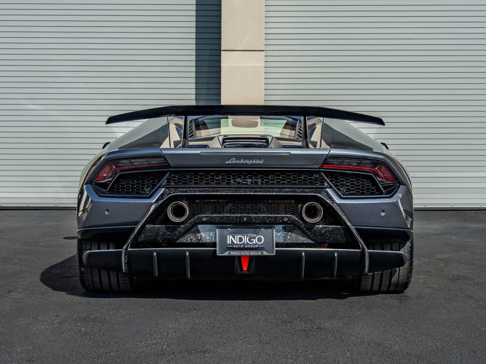 Used 2018 Lamborghini Huracan Performante AWD/4WD image 5