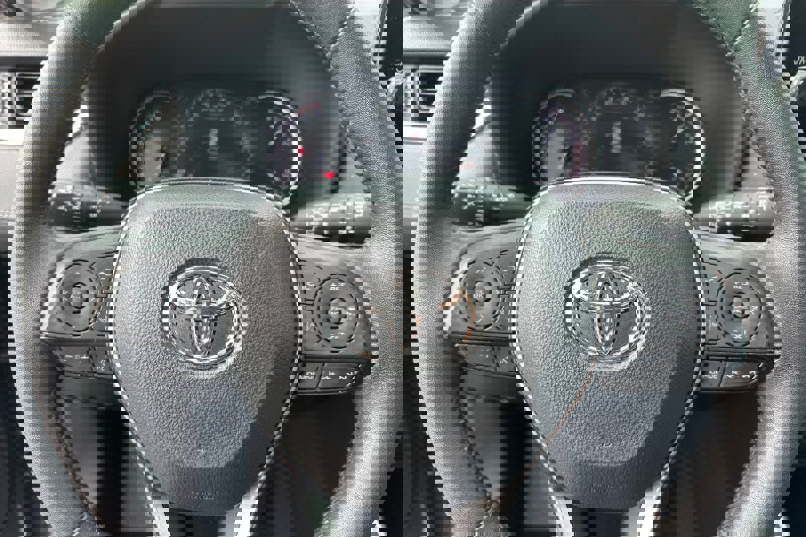 Used 2023 Toyota RAV4 XLE Premium image 25