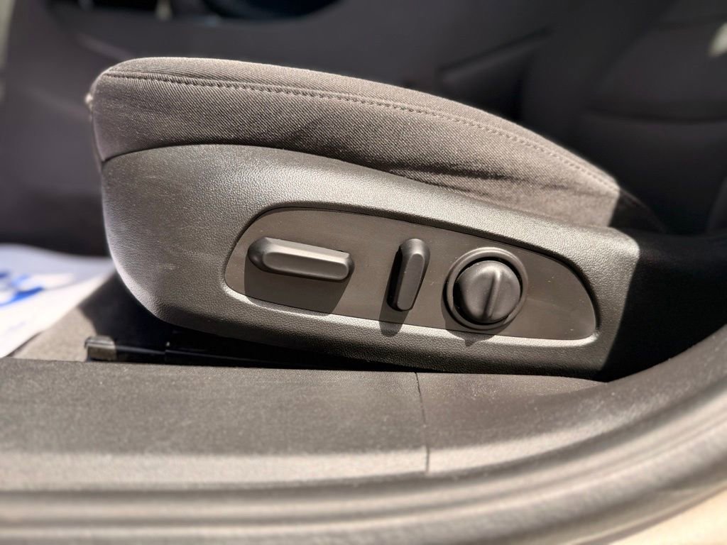 Used 2023 Chevrolet Malibu LT image 11