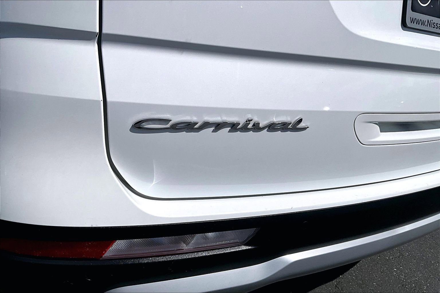 Used 2022 Kia Carnival EX FWD image 23