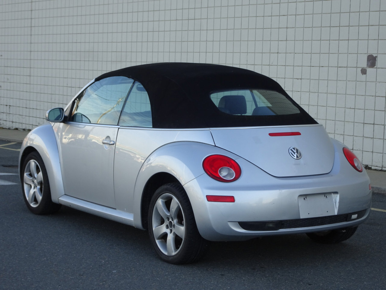 Used 2006 Volkswagen Beetle Convertible w/ Package 2 image 6