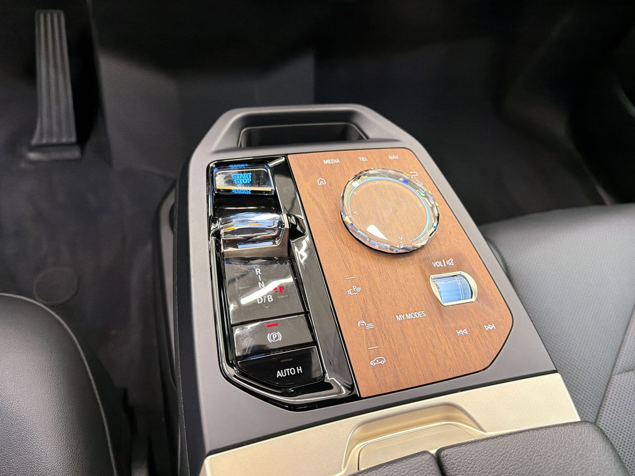 Certified 2023 BMW iX M60 w/ Executive Package image 17