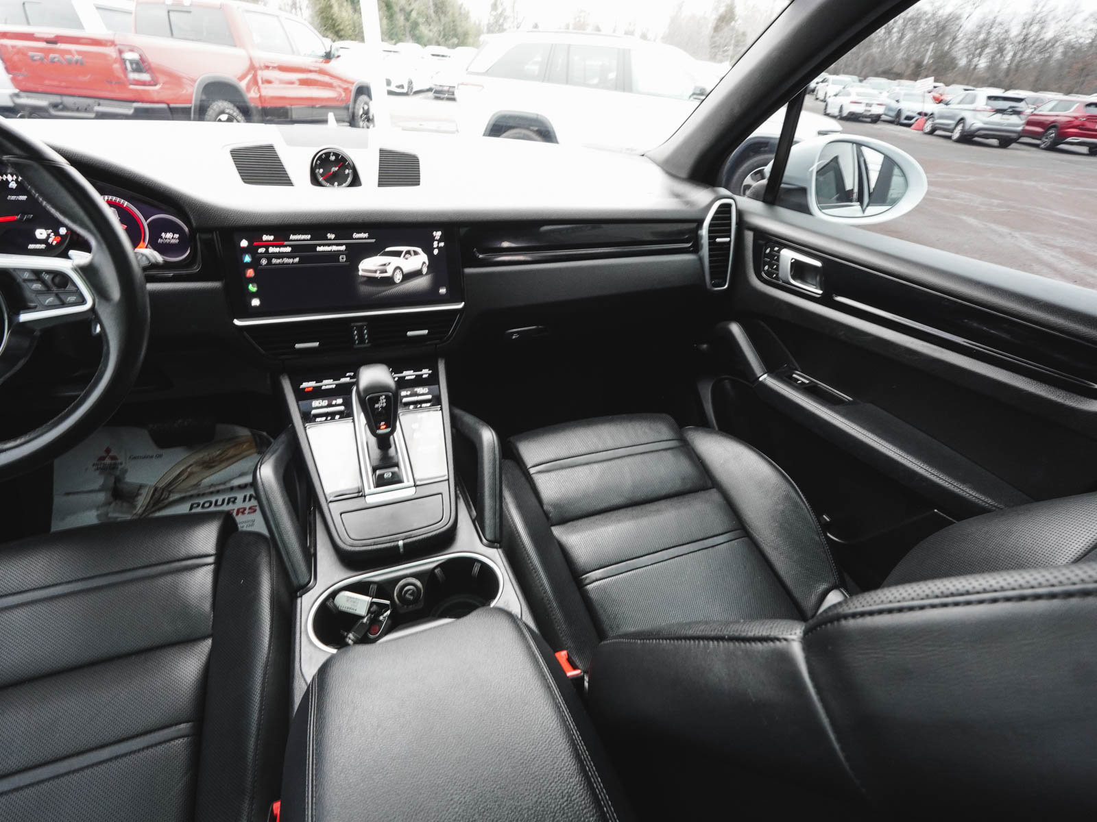 Used 2023 Porsche Cayenne w/ Premium Package image 42