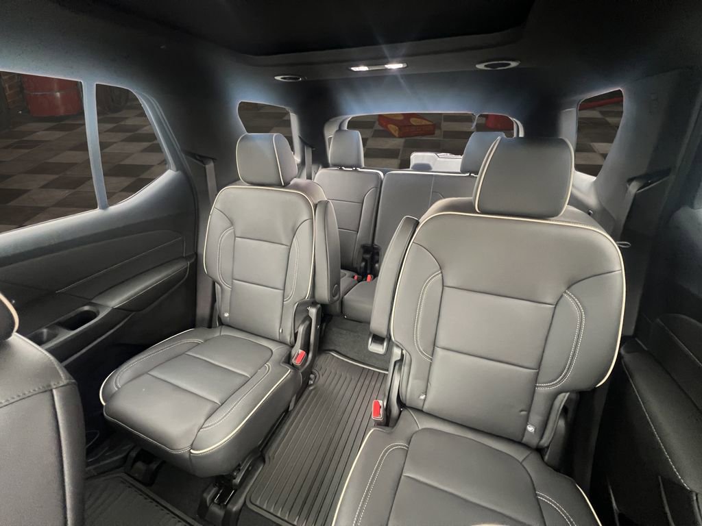 Certified 2023 Chevrolet Traverse Premier FWD image 14