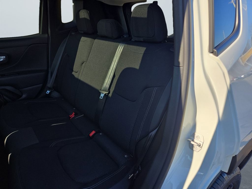 Used 2023 Jeep Renegade Altitude w/ Sun/Sound Group AWD/4WD image 13