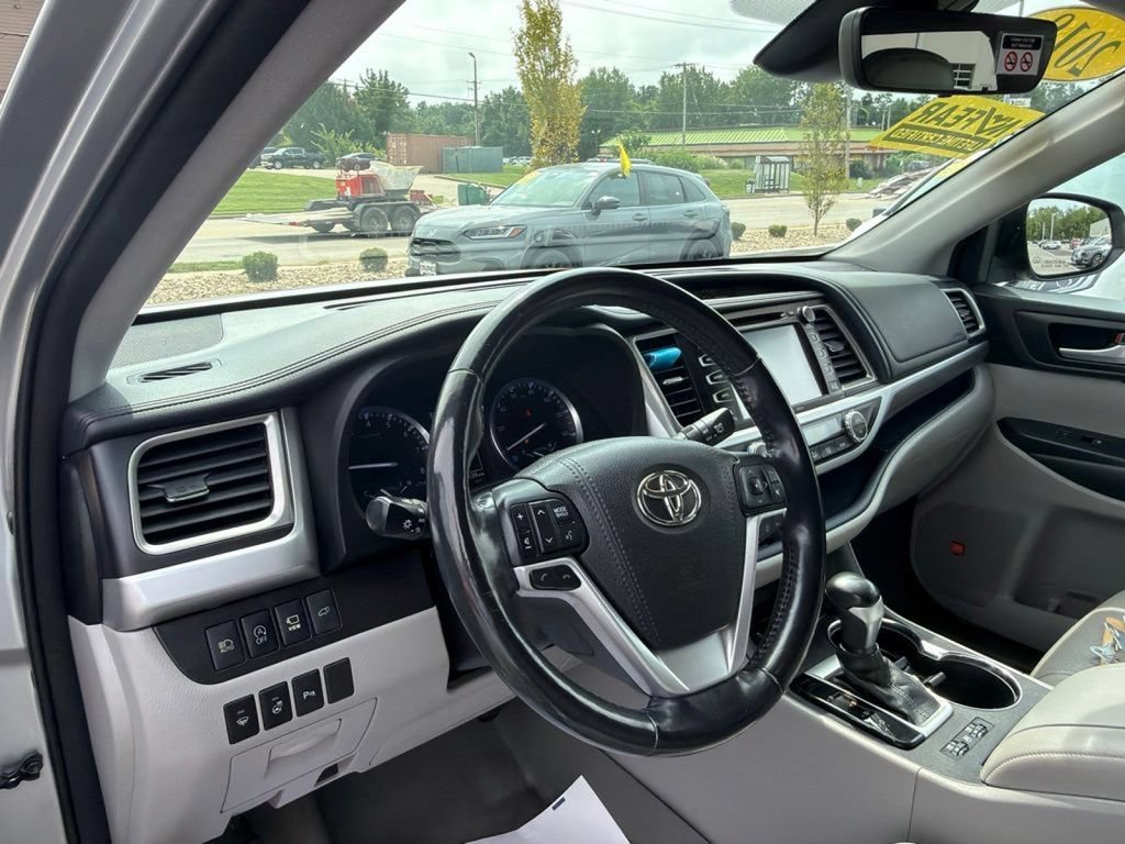 Used 2018 Toyota Highlander Limited Platinum AWD/4WD image 17