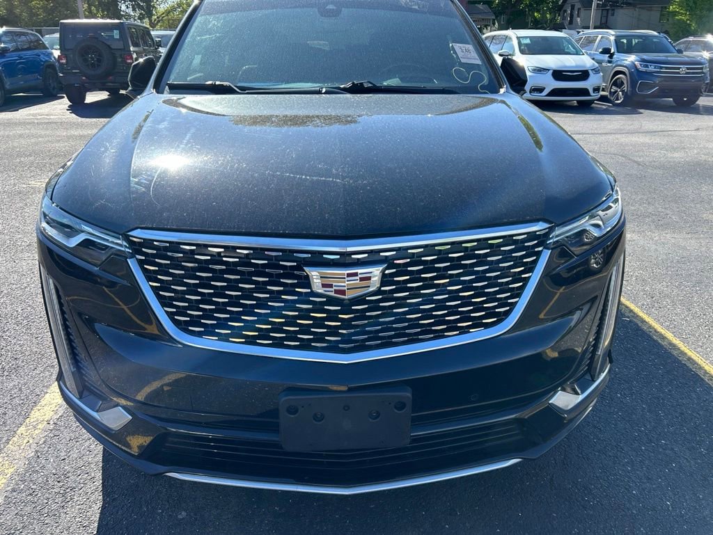 Used 2020 Cadillac XT6 Premium Luxury AWD/4WD image 2