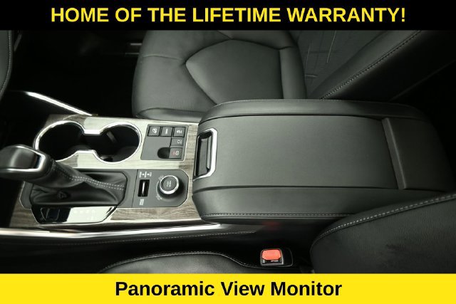 Used 2025 Toyota Highlander Platinum AWD/4WD image 29