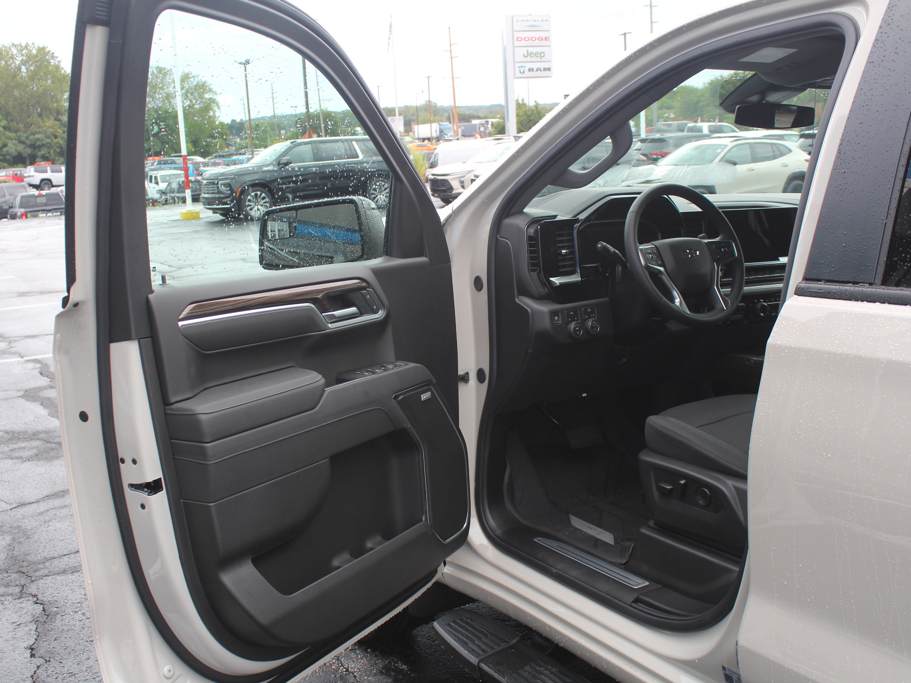New 2026 Chevrolet Silverado 1500 RST w/ Convenience Package II AWD/4WD image 10