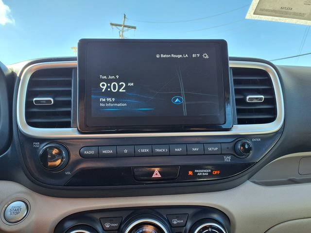 Used 2023 Hyundai Venue Limited FWD image 24