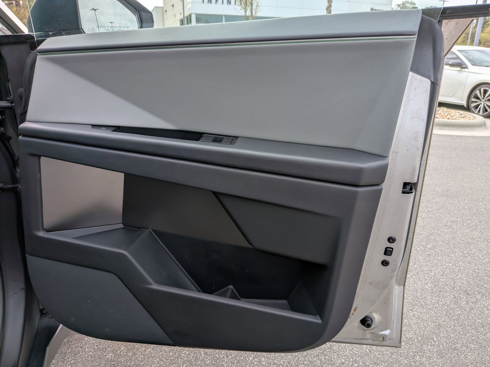 Used 2024 Tesla Cybertruck AWD Crew Cab image 33