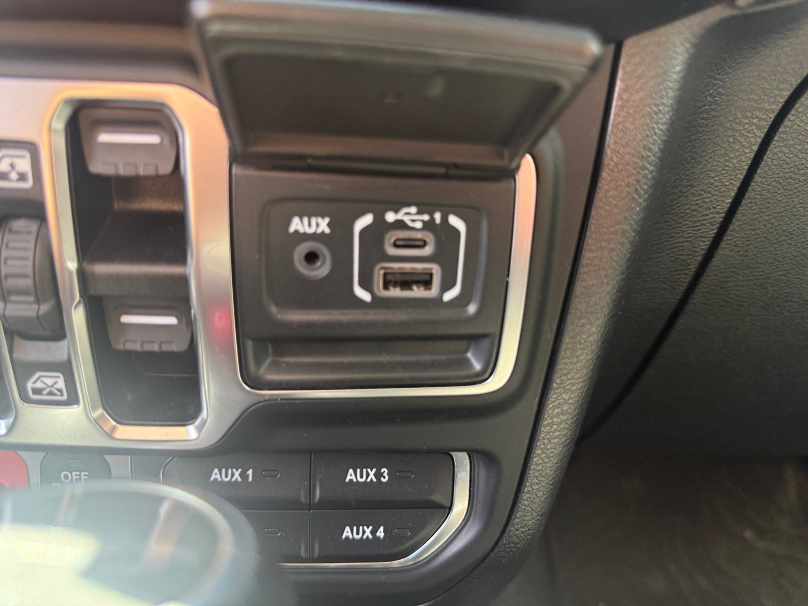 Used 2021 Jeep Gladiator Mojave w/ LED Lighting Group AWD/4WD image 29