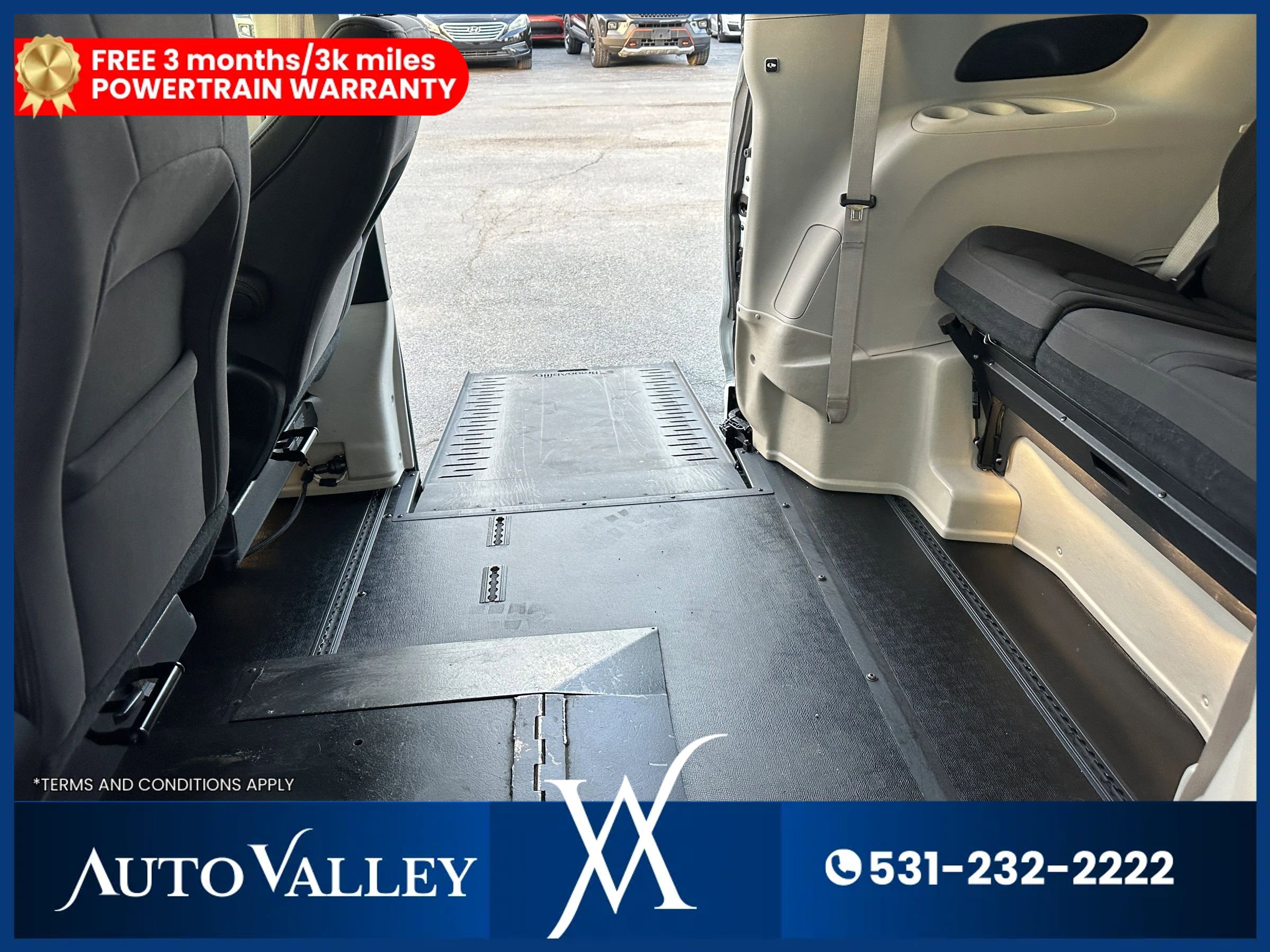 Used 2018 Chrysler Pacifica Touring Plus FWD image 28