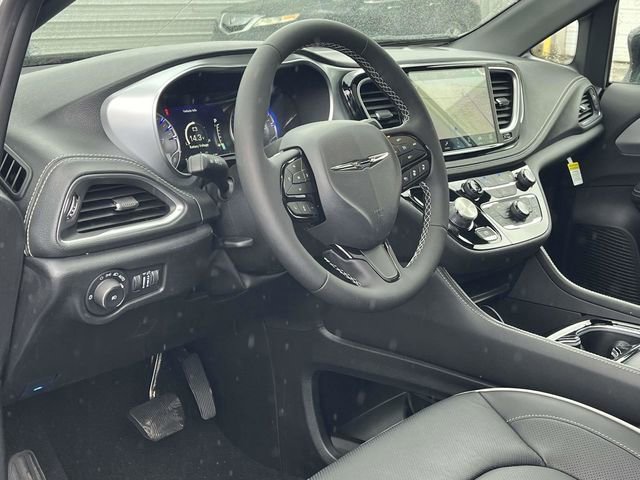 New 2026 Chrysler Pacifica Limited w/ S Appearance Package FWD image 9
