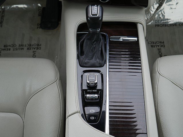 Used 2016 Volvo XC90 T6 Momentum w/ Momentum Plus Package image 23