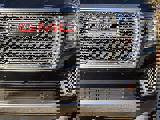 Used 2023 GMC Yukon Denali w/ Denali Reserve Package image 9