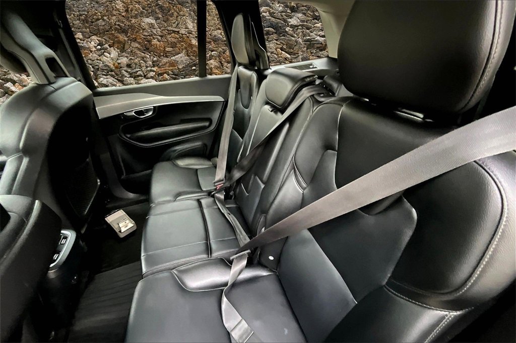 Used 2021 Volvo XC90 T5 Momentum w/ Protection Package Premier image 23