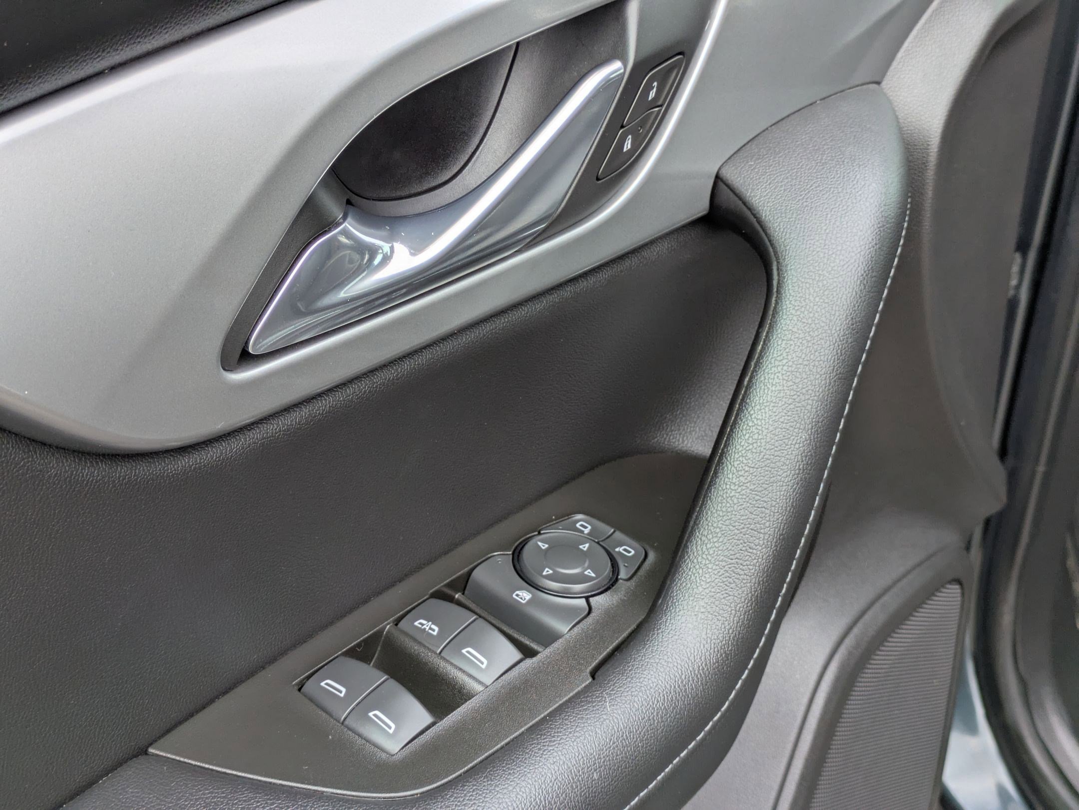 Used 2019 Chevrolet Blazer LT w/ Sun and Wheels Package image 13