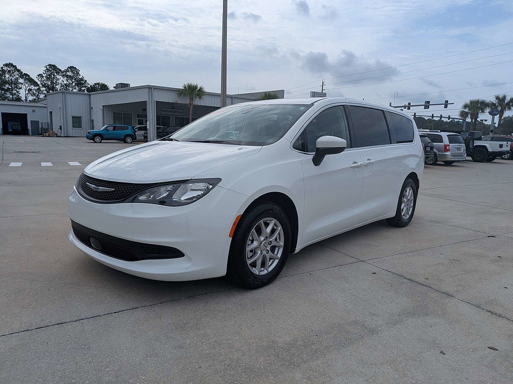 Certified 2022 Chrysler Voyager LX FWD image 7