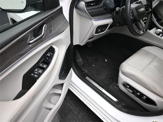 Used 2022 Jeep Grand Cherokee L Overland w/ Advanced Protech Group III image 14