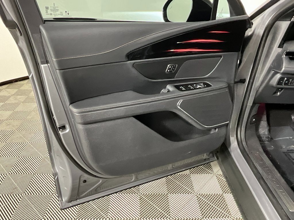 Used 2025 Lincoln Nautilus Premier w/ Jet Appearance Package image 16