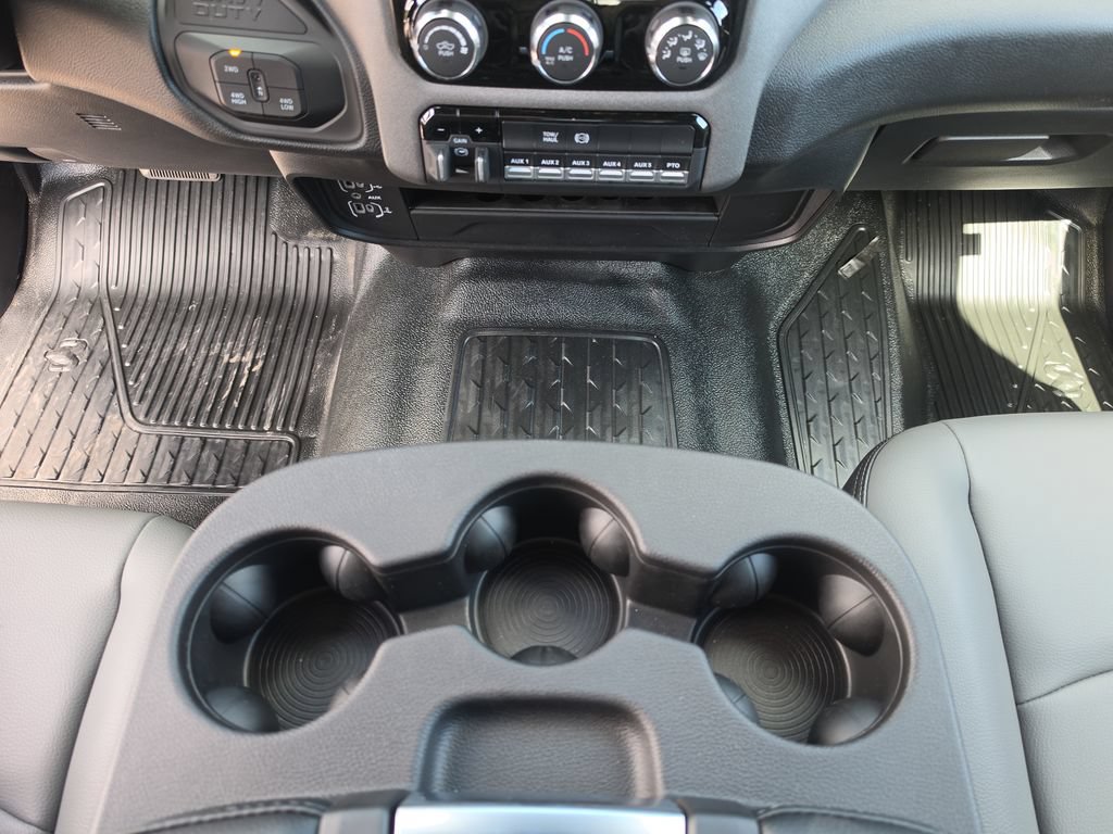 New 2026 RAM 5500 Tradesman w/ Chrome Appearance Group AWD/4WD image 21