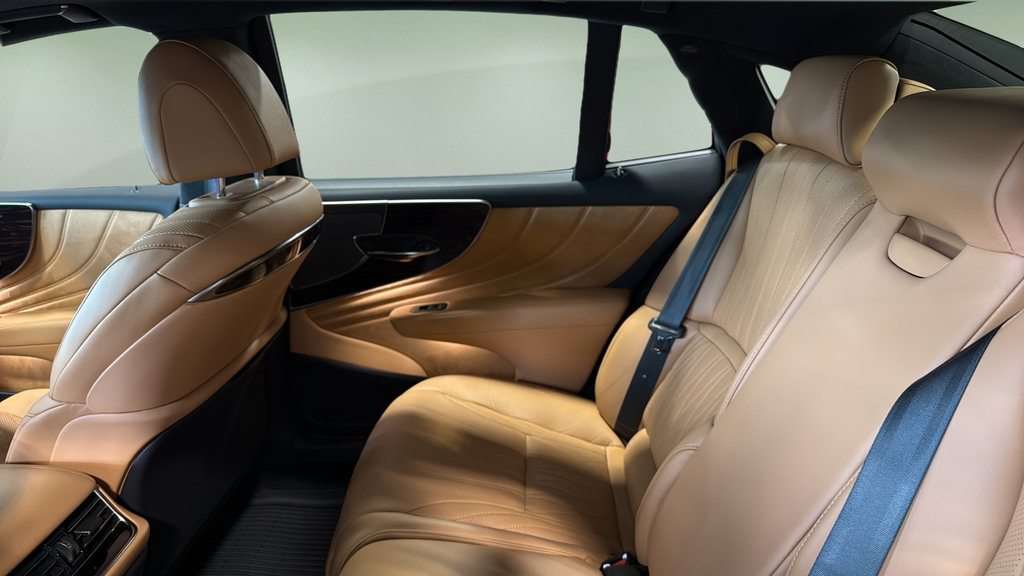 Used 2023 Lexus LS 500 AWD w/ Luxury Package image 16