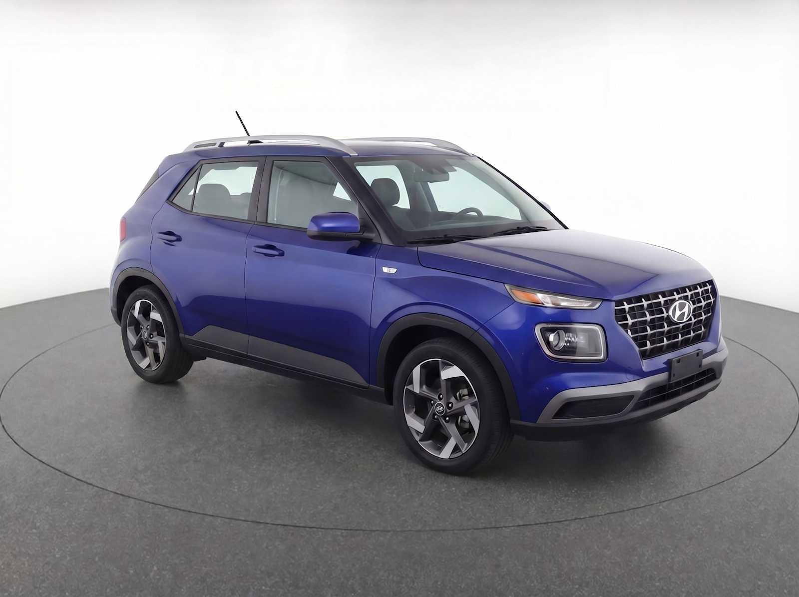 Used 2023 Hyundai Venue SEL image 3