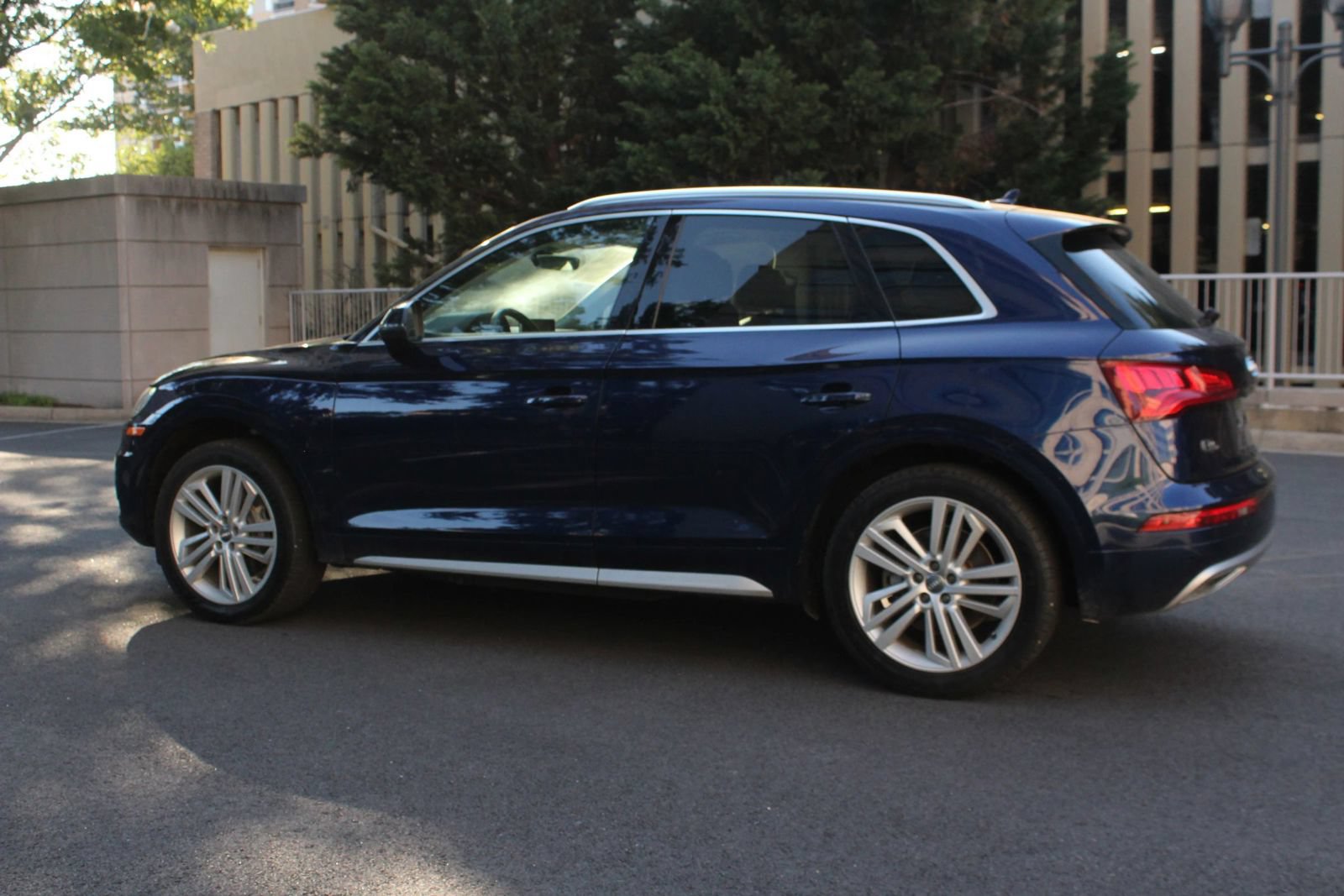 Used 2019 Audi Q5 2.0T Premium Plus w/ Premium Plus Package AWD/4WD image 9