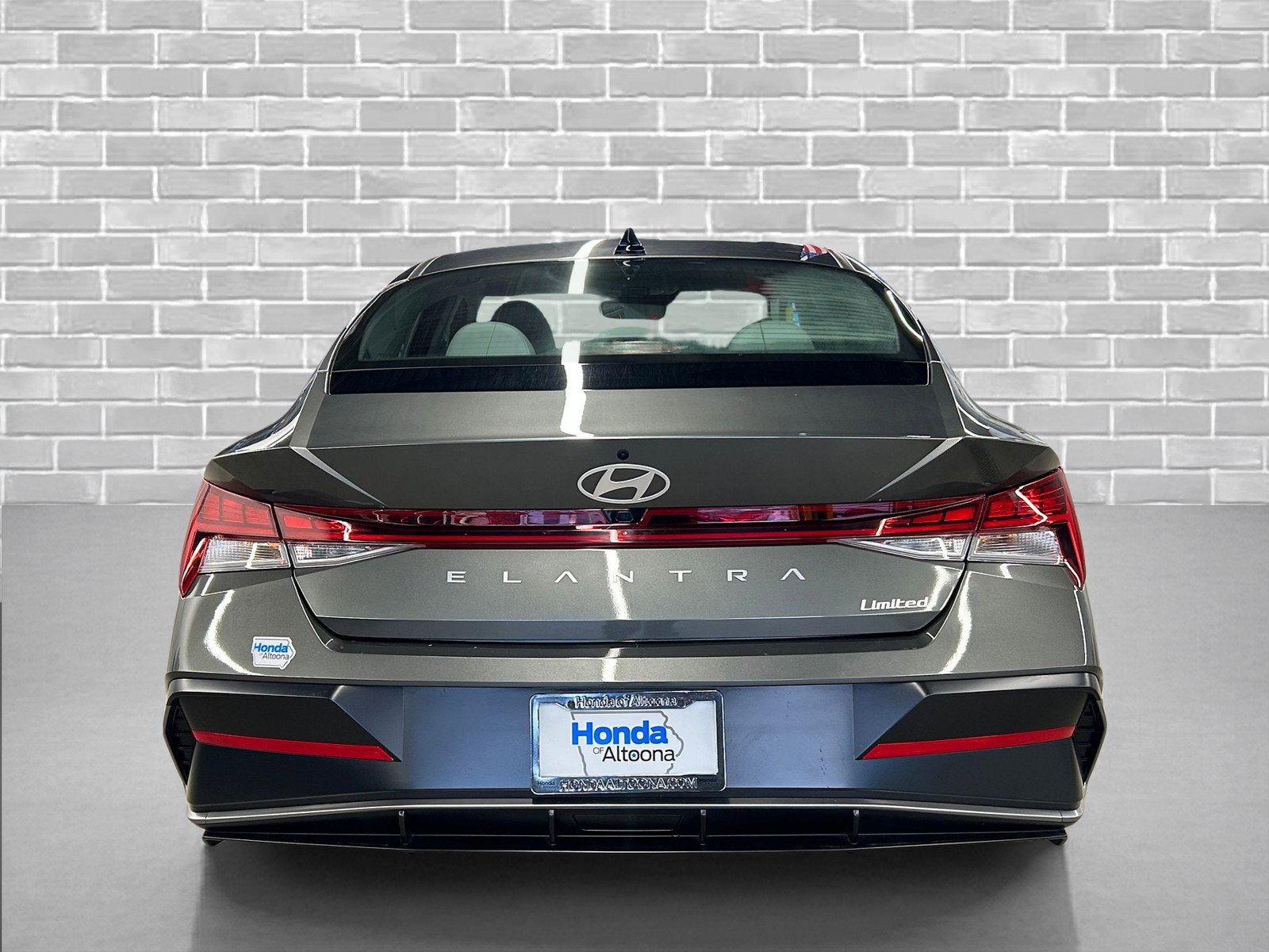 Used 2025 Hyundai Elantra Limited image 4