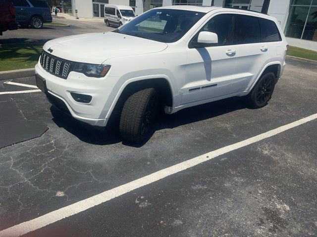 Used 2019 Jeep Grand Cherokee Altitude AWD/4WD image 2