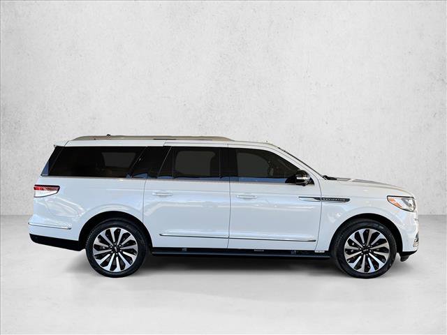 Used 2024 Lincoln Navigator L Reserve image 4