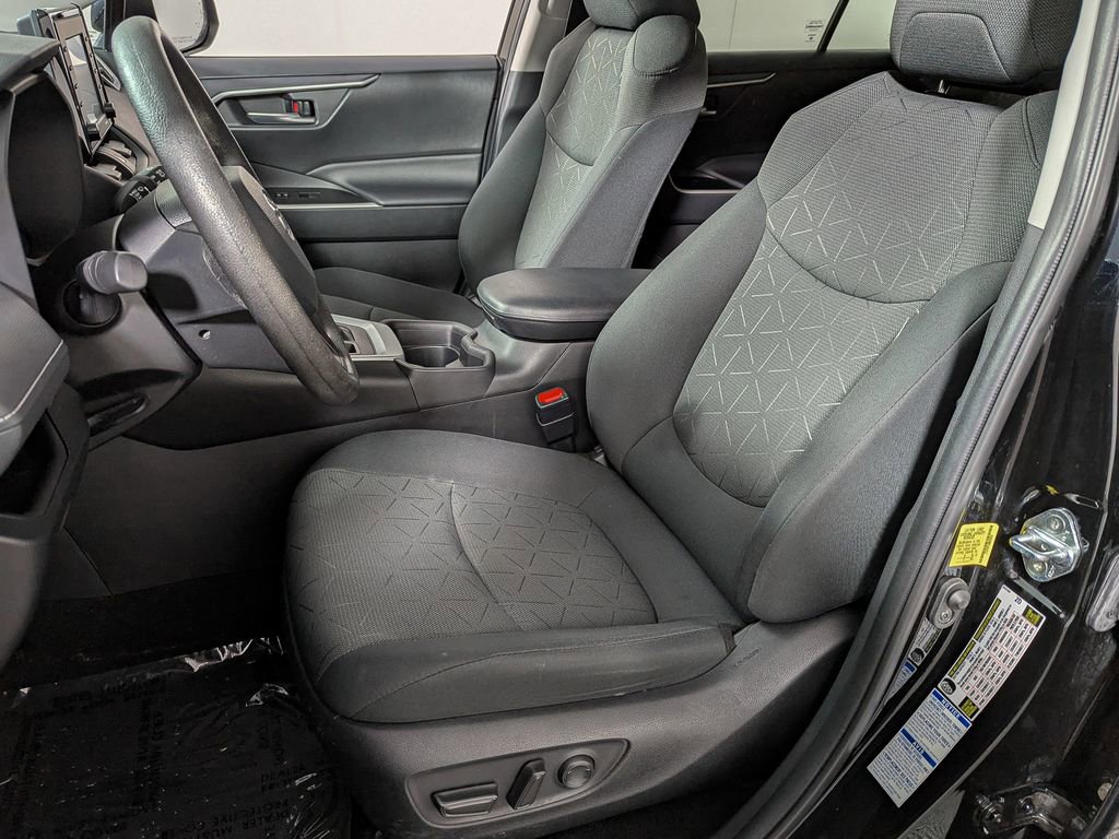 Used 2021 Toyota RAV4 XLE image 15