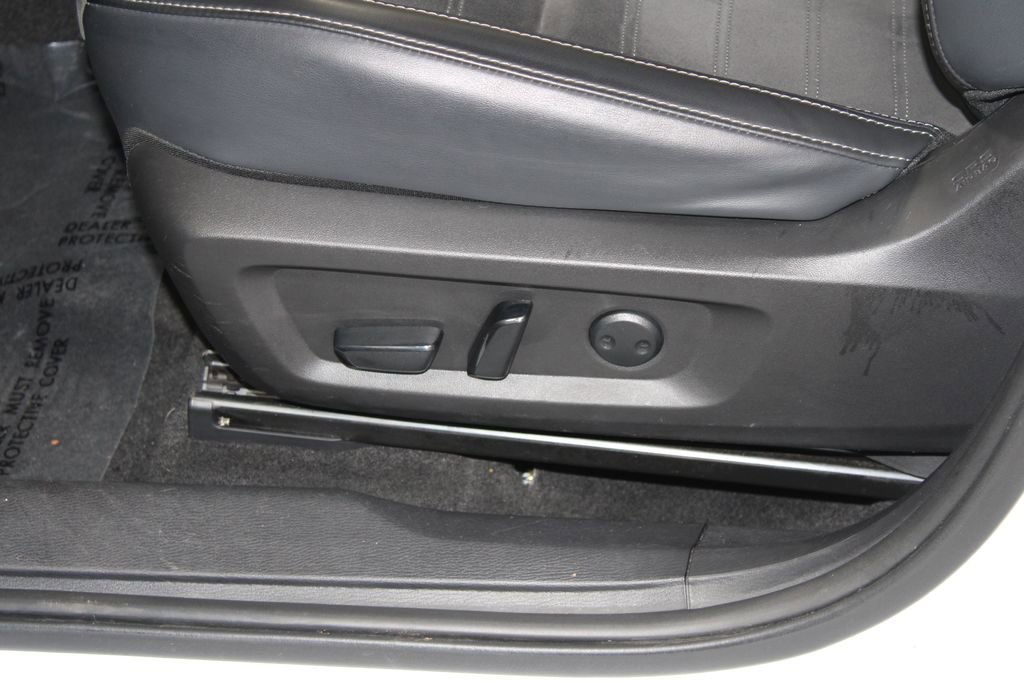 Used 2024 Mitsubishi Outlander 4WD Plug-In Hybrid image 21